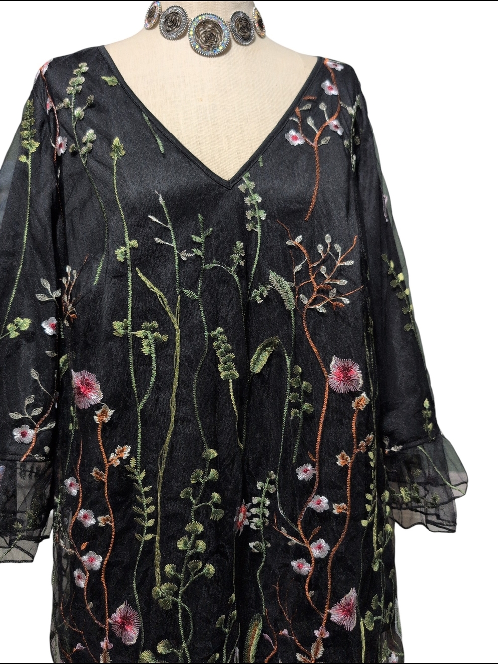 Nwt BloomChic Black V-Neck Tunic with Multicolor Floral Embroidery Sheer 22 24 - Picture 3 of 13